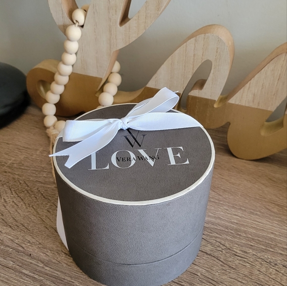 Vera Wang Sapphire Heart - Picture 3 of 6